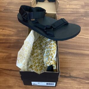 Men’s tevas size 11